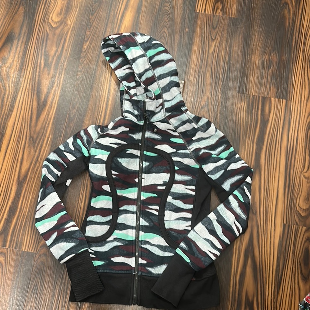 Lululemon scuba full zip hoodie. Size 6. GUC